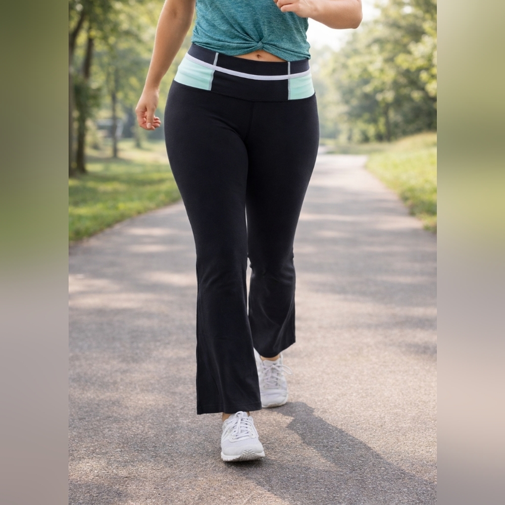Lululemon Black Flared Leggings Size 4 Mint Waistband Athletic Workout Pants